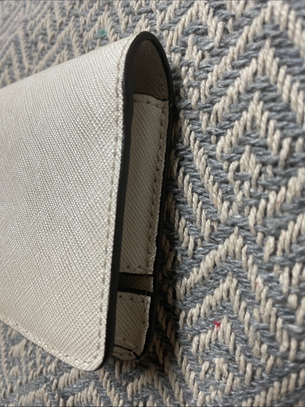 Henri Bendel White Leather Wallet with Gold Plaque - Picture 6 of 8